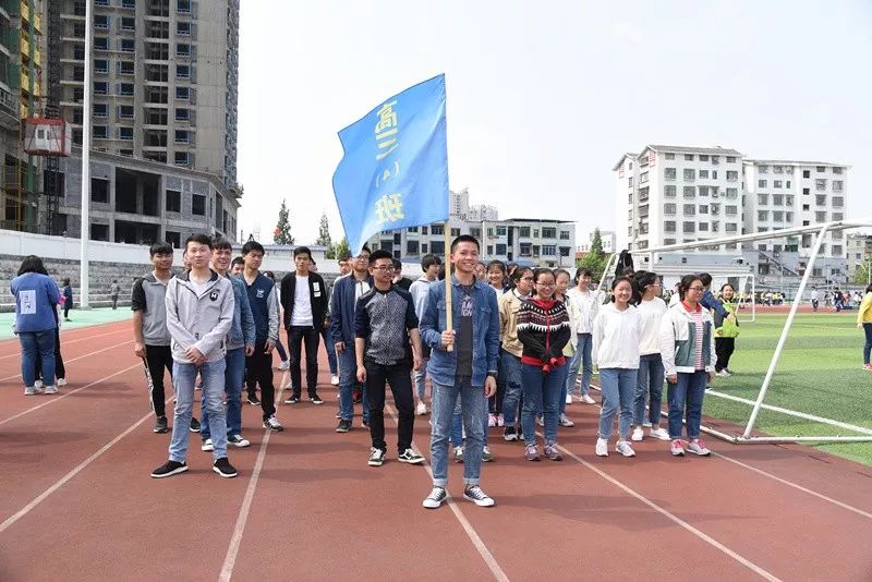考场现2米23高考生，青春的力量与奋斗之光